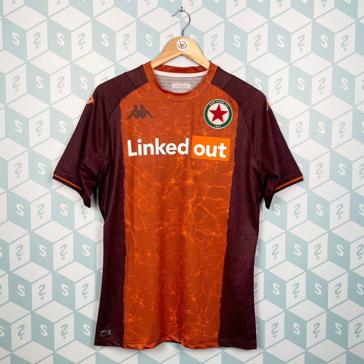 If Manchester United beat Nottingham Forest tonight, we'll giveaway a surpriseshirts.co.uk Mystery Box! 🔴⚽️

♻️ Retweet
✅ Follow us

That's all you need to do ⚽️ #NFOMUN #MUFC