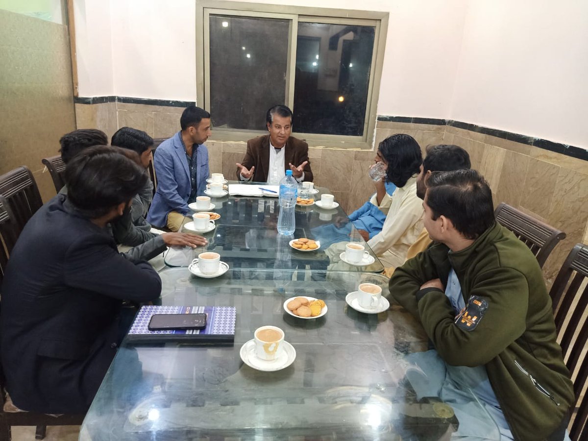 ADbaloch00's tweet photo. AIQ Robot business meeting, presentation. https://t.co/iVgGCjdx2j