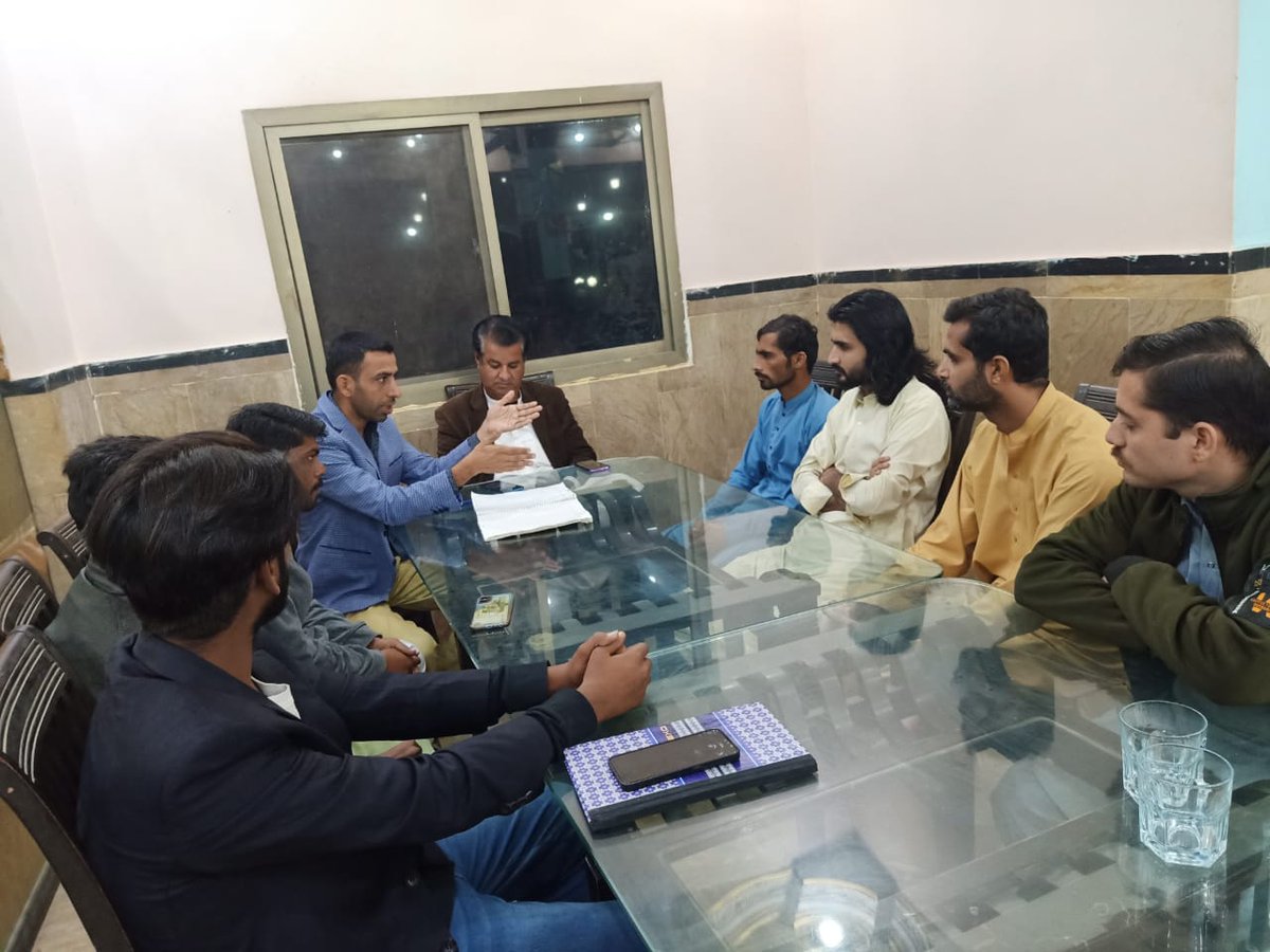 ADbaloch00's tweet photo. AIQ Robot business meeting, presentation. https://t.co/RIlA9BVsmv