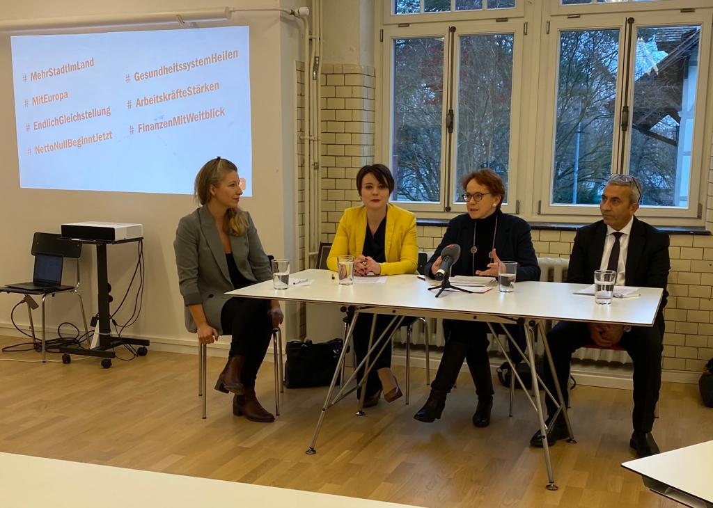 SP Basel-Stadt (@spbaselstadt) on Twitter photo «Wir stehen für eine offene, urbane Schweiz.» <a href="/EvaHerzog_BS/">Eva Herzog</a> <a href="/Sarah_Wyss/">Sarah Wyss</a> und <a href="/atici_ch/">Mustafa Atici</a> präsentieren ihre Ziele für Basel in Bern #MehrStadtImLand «Wir stehen für eine offene, urbane Schweiz.» <a href="/EvaHerzog_BS/">Eva Herzog</a> <a href="/Sarah_Wyss/">Sarah Wyss</a> und <a href="/atici_ch/">Mustafa Atici</a> präsentieren ihre Ziele für Basel in Bern #MehrStadtImLand