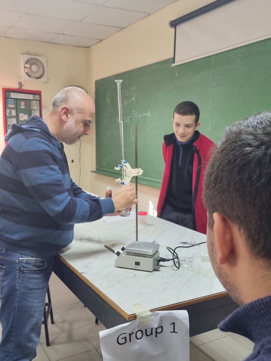 TahaniDandashli's tweet photo. Determination of the concentration of an iodine solution by the process of titration with sodium thiosulfate solution
Grade 11 @MakassedSaida
#lab_work https://t.co/dpSar9xKXO