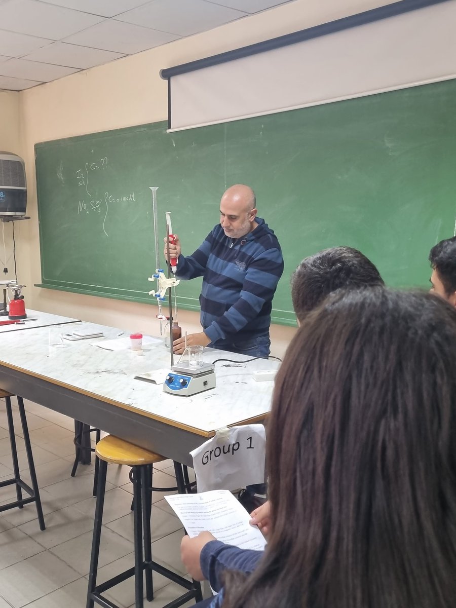 TahaniDandashli's tweet photo. Determination of the concentration of an iodine solution by the process of titration with sodium thiosulfate solution
Grade 11 @MakassedSaida
#lab_work https://t.co/dpSar9xKXO