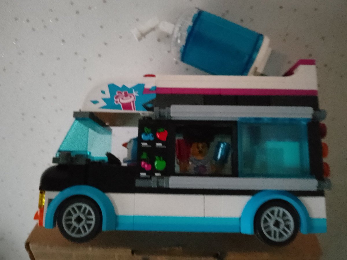 juliashaw07's tweet photo. Lego slushy received to test, harder to do than we remember from all those years ago but fun none the less, and looks good too. Love the stickers to add the detail. Great product. #LEGOAtArgos #ArgosTesters @Argos_Online https://t.co/xlTYPHlD9O