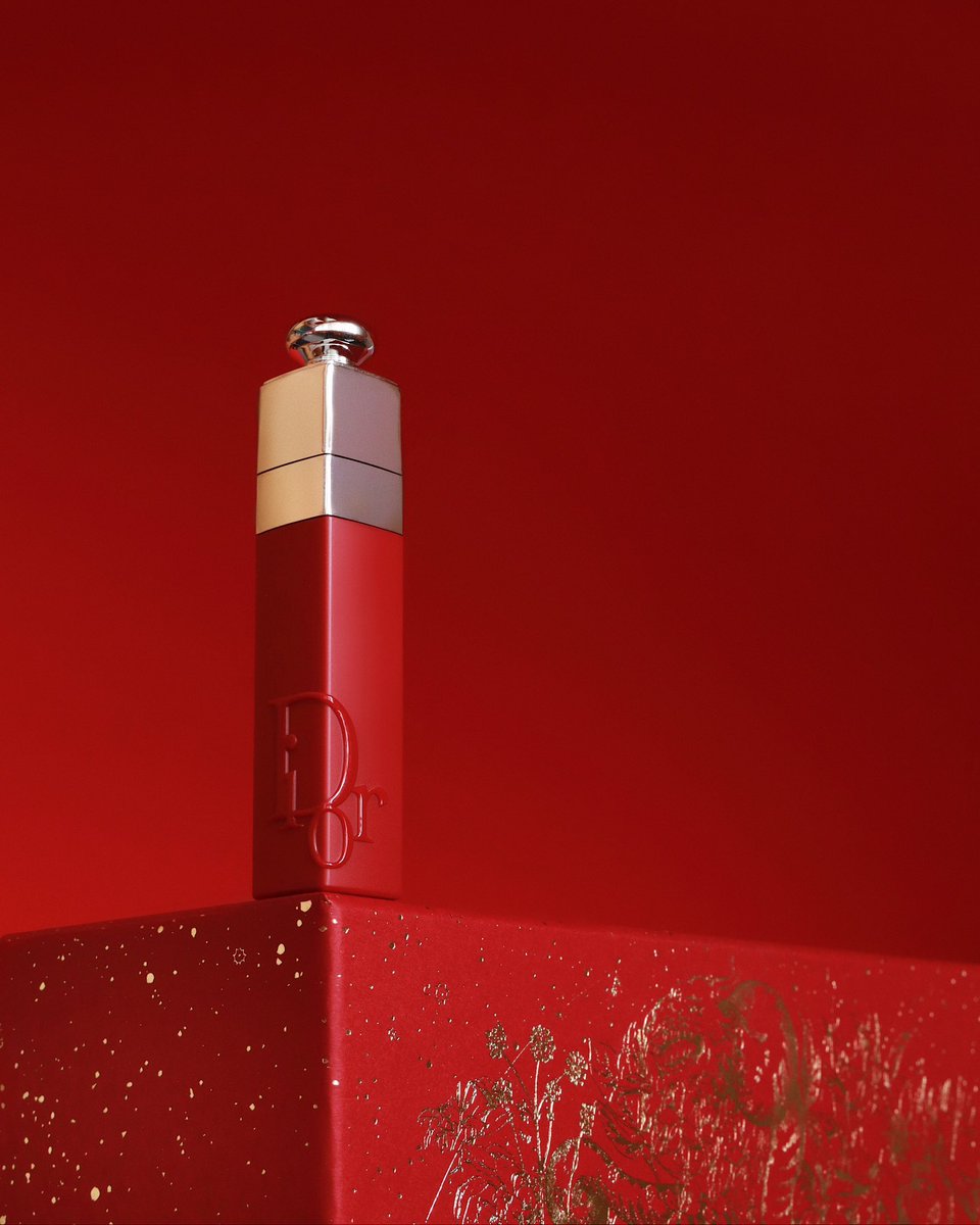 fishmeatdie's tweet photo. happy cny @Dior 🧧 https://t.co/kWsDJHXolD