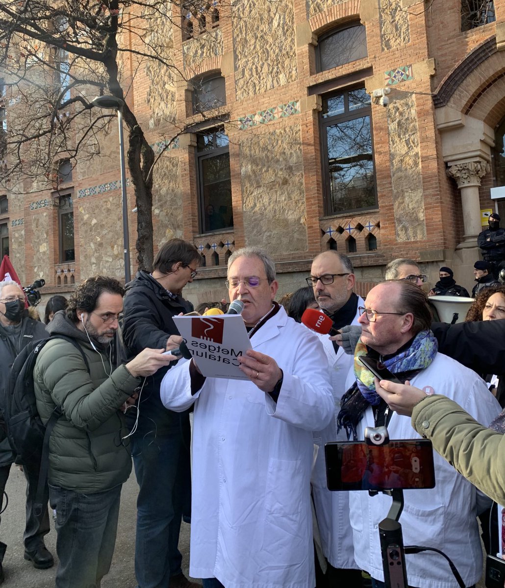 Metges de Catalunya (@metgescatalunya) on Twitter photo 🎙️ Xavier Lleonart (<a href="/XavierLleonartM/">Xavier Lleonart #MedicinaésMECES3</a>), secretari general de <a href="/metgescatalunya/">Metges de Catalunya</a>
“Retenir el talent mèdic és una necessitat per a poder seguir gaudint d’una sanitat pública de qualitat”
“Lluitem pel futur de l’assistència mèdica i de la sanitat pública de qualitat!”
#VagaMC2023 🎙️ Xavier Lleonart (<a href="/XavierLleonartM/">Xavier Lleonart #MedicinaésMECES3</a>), secretari general de <a href="/metgescatalunya/">Metges de Catalunya</a>
“Retenir el talent mèdic és una necessitat per a poder seguir gaudint d’una sanitat pública de qualitat”
“Lluitem pel futur de l’assistència mèdica i de la sanitat pública de qualitat!”
#VagaMC2023
