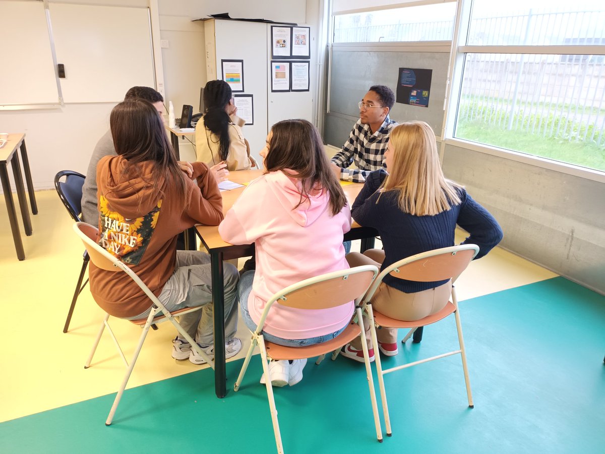 FranckGOUSSET's tweet photo. Aujourd'hui, 2ème des 3 réunions inter-CVL du département de l'Essonne au Lycée André-Marie Ampère de Morsang-sur-Orge.
#davlc
#engagement
#cvl
#cavl https://t.co/JHTXAb0n1E