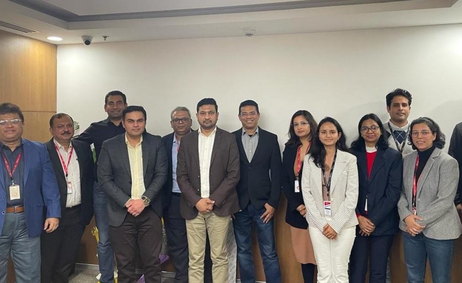 tech_mahindra's tweet image. We were happy to host Arpit Mehra &amp;amp; Vishal Gupta from the @EverestGroup.

The session was highly interactive with lots of insights &amp;amp; learnings being shared with the Everest Group’s team &amp;amp; leaders from @Tech_Mahindra.

Know More about our #DataAndAnalytics: lnkd.in/d8tgi2fw
