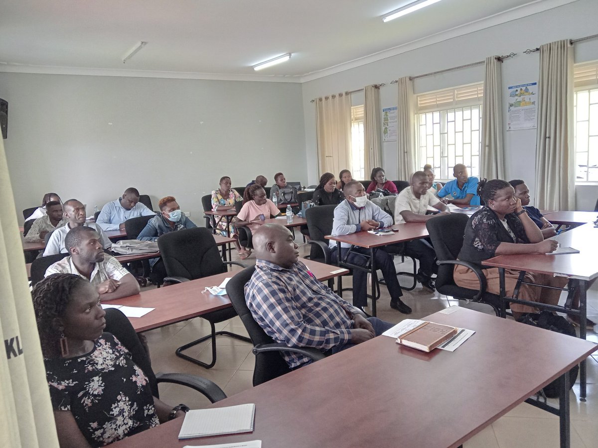 MUST_EM's tweet photo. Dr. Balu @balu_mabiala giving a presentation on Cardiac Arrest Recognition and Management at the Basic and Advanced Life Support Training for Health in Masaka region.

#whyMUSTEM
#MUSTEM
#betterpatientoutcomes
#emergencymedicine https://t.co/OgviAmWwxl
