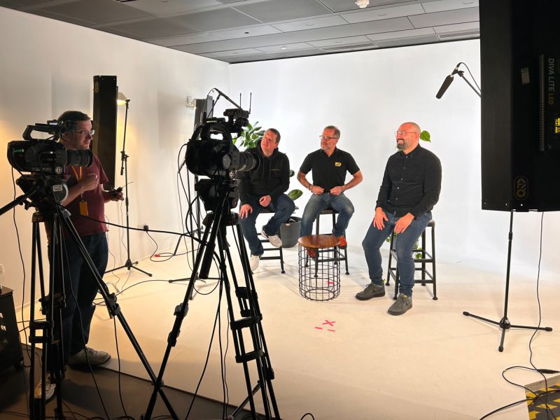 SteamhausMCR's tweet photo. Our consultant, Tom (@mishiwoo) in a recording studio at Amazon’s HQ yesterday! He was doing a video case study about how Sperry Rail Inc. and Steamhaus are using Amazon Web Services (#AWS) serverless technologies to deliver business transformation 🎥 https://t.co/9Ria8qhBXB