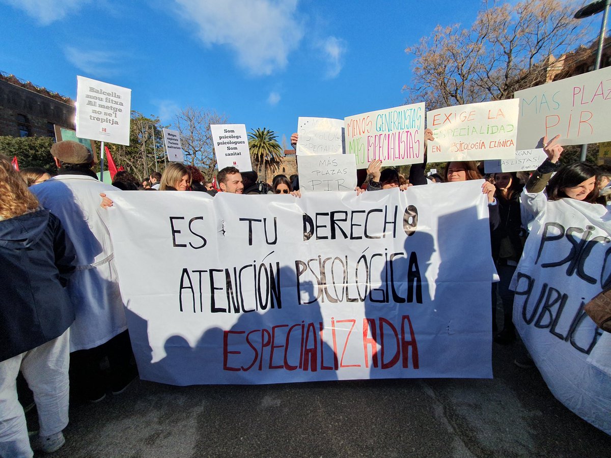 scpc_acapir's tweet photo. Las psicólogas clínicas estamos en huelga y manifestándonos para pedir una #atenciónpsicológica pública, digna, universal y de calidad, para lo que necesitamos #másplazasPIR
#VagaMC2023 https://t.co/Vfu6zBCSky