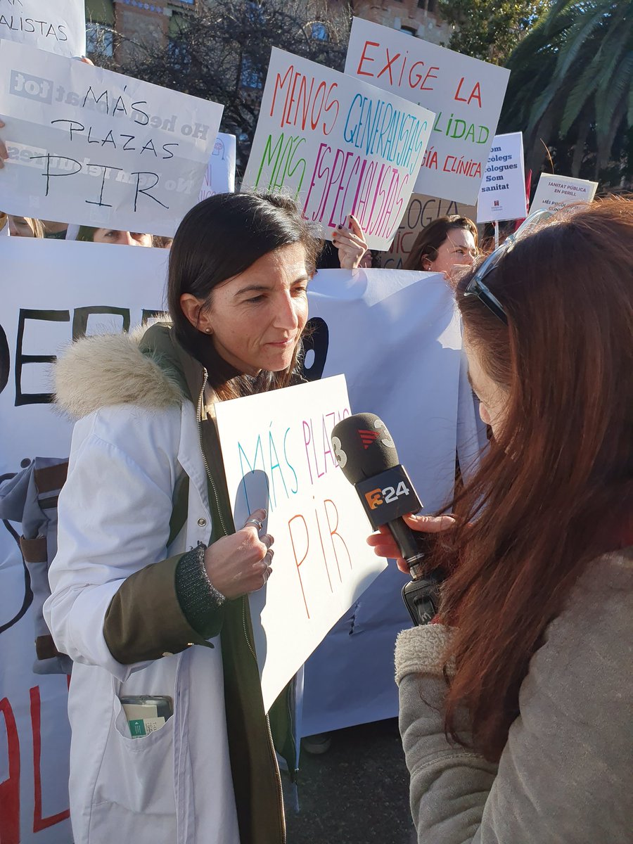 scpc_acapir's tweet photo. Las psicólogas clínicas estamos en huelga y manifestándonos para pedir una #atenciónpsicológica pública, digna, universal y de calidad, para lo que necesitamos #másplazasPIR
#VagaMC2023 https://t.co/Vfu6zBCSky