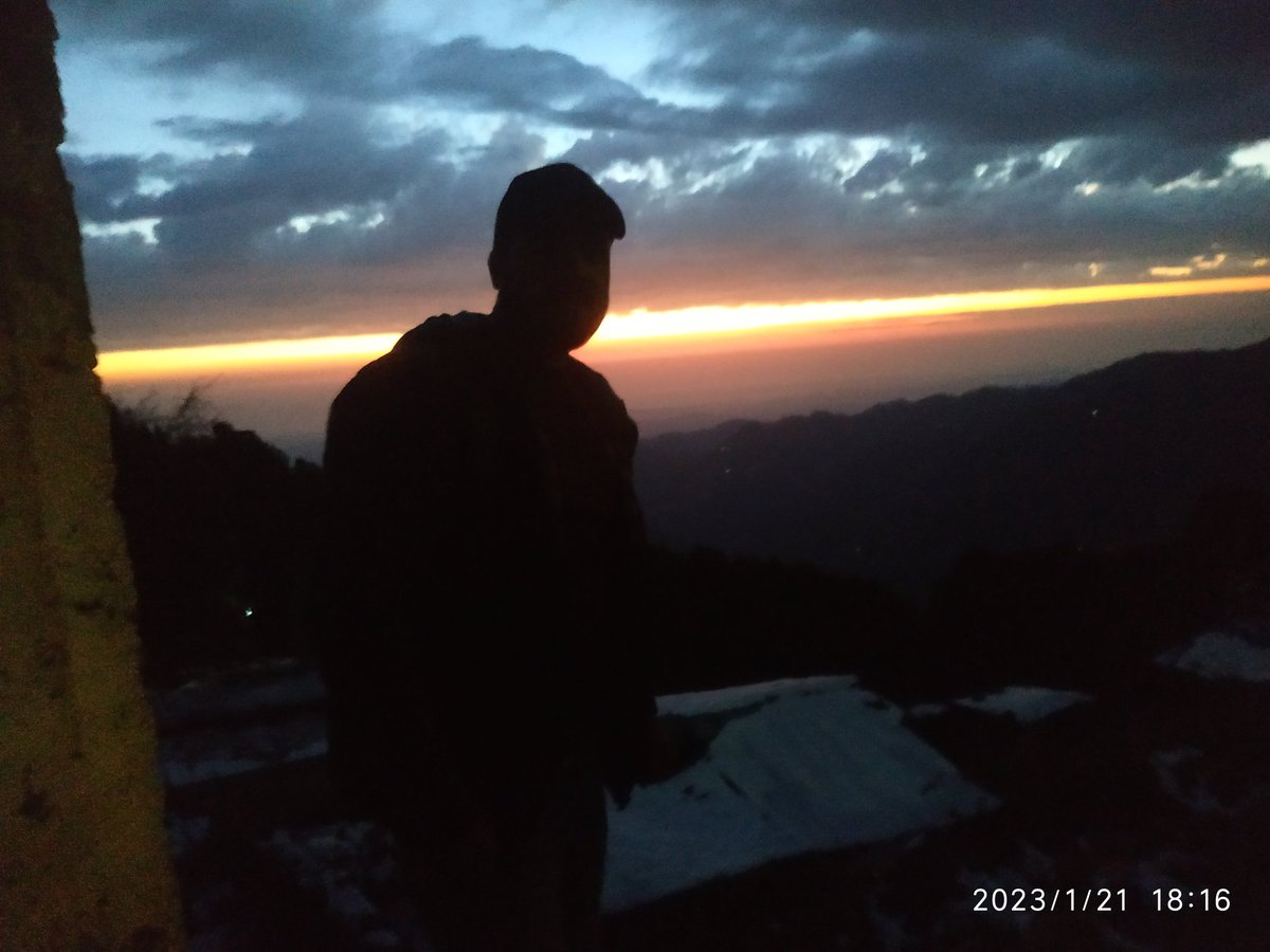 उजाले का महत्व वही समझ सकता है जिसने अंधेरा देखा हो.