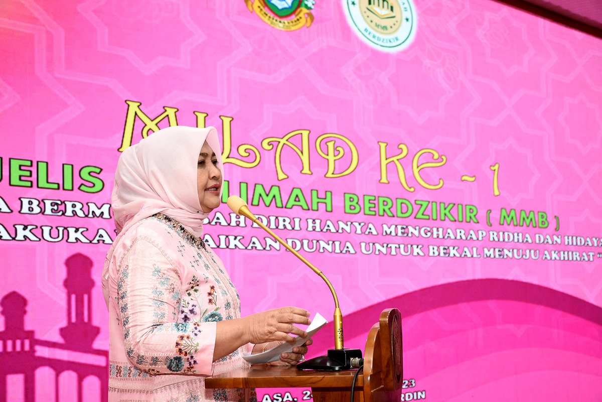 NawalLubis's tweet photo. Majelis Muslimah Berdzikir Sumut ini hadir sebagai wadah bagi kita untuk mempelajari Alquran dan Hadist sebagai tuntunan hidup seorang muslim sekaligus membiasakan diri bersholawat kepada Rasulullah SAW, sosok suri tauladan &amp; junjungan kita semua. Selamat bekerja jalankan Amanah https://t.co/RCsdTLxzvU