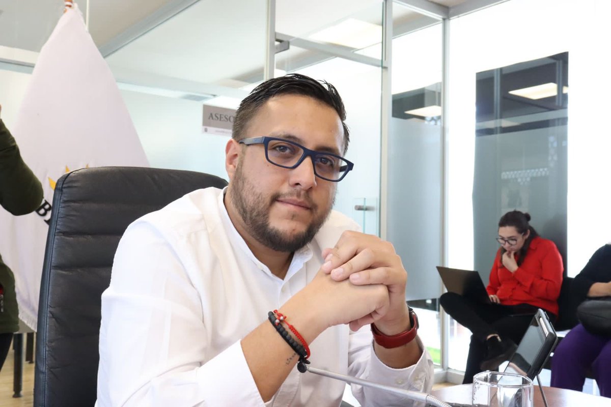 juanflores18's tweet photo. Damos inicio a la Sesión No. 125-2021-2023 de la Comisión de @RRIIMovilidadAN para conocer sobre la situación de ecuatorianos detenidos en el exterior (pescadores artesanales), Visa #VIRTE y reformas a #LeyMovilidadHumana
🔴 VIVO | https://t.co/LrZmAasA7R
#JuntosPodemosLograrlo https://t.co/wwGq1ixlv3