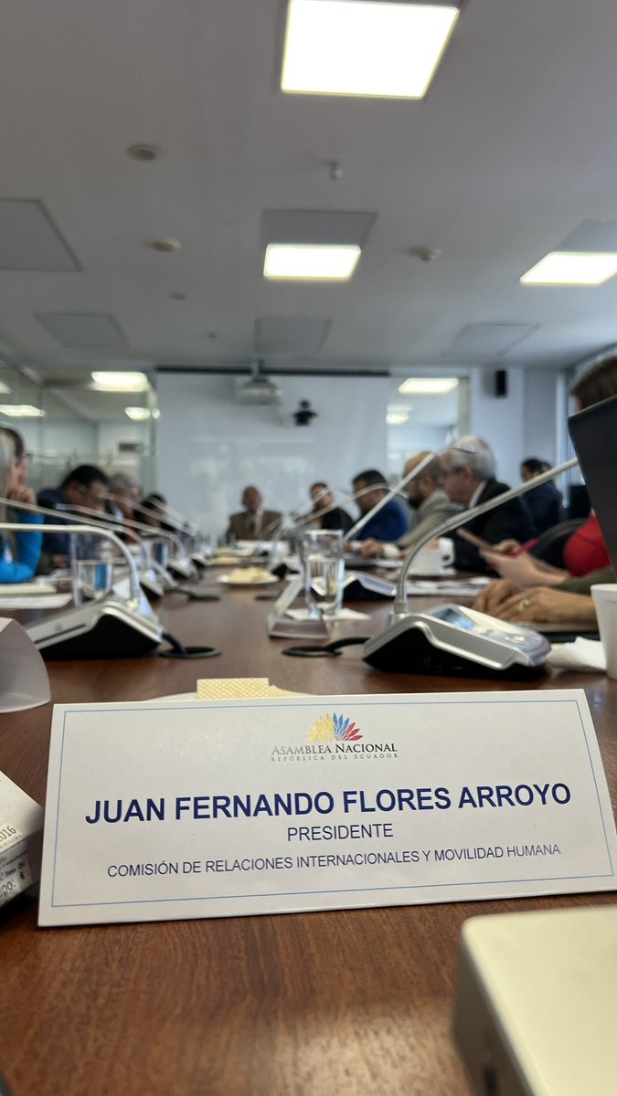 juanflores18's tweet photo. Damos inicio a la Sesión No. 125-2021-2023 de la Comisión de @RRIIMovilidadAN para conocer sobre la situación de ecuatorianos detenidos en el exterior (pescadores artesanales), Visa #VIRTE y reformas a #LeyMovilidadHumana
🔴 VIVO | https://t.co/LrZmAasA7R
#JuntosPodemosLograrlo https://t.co/wwGq1ixlv3