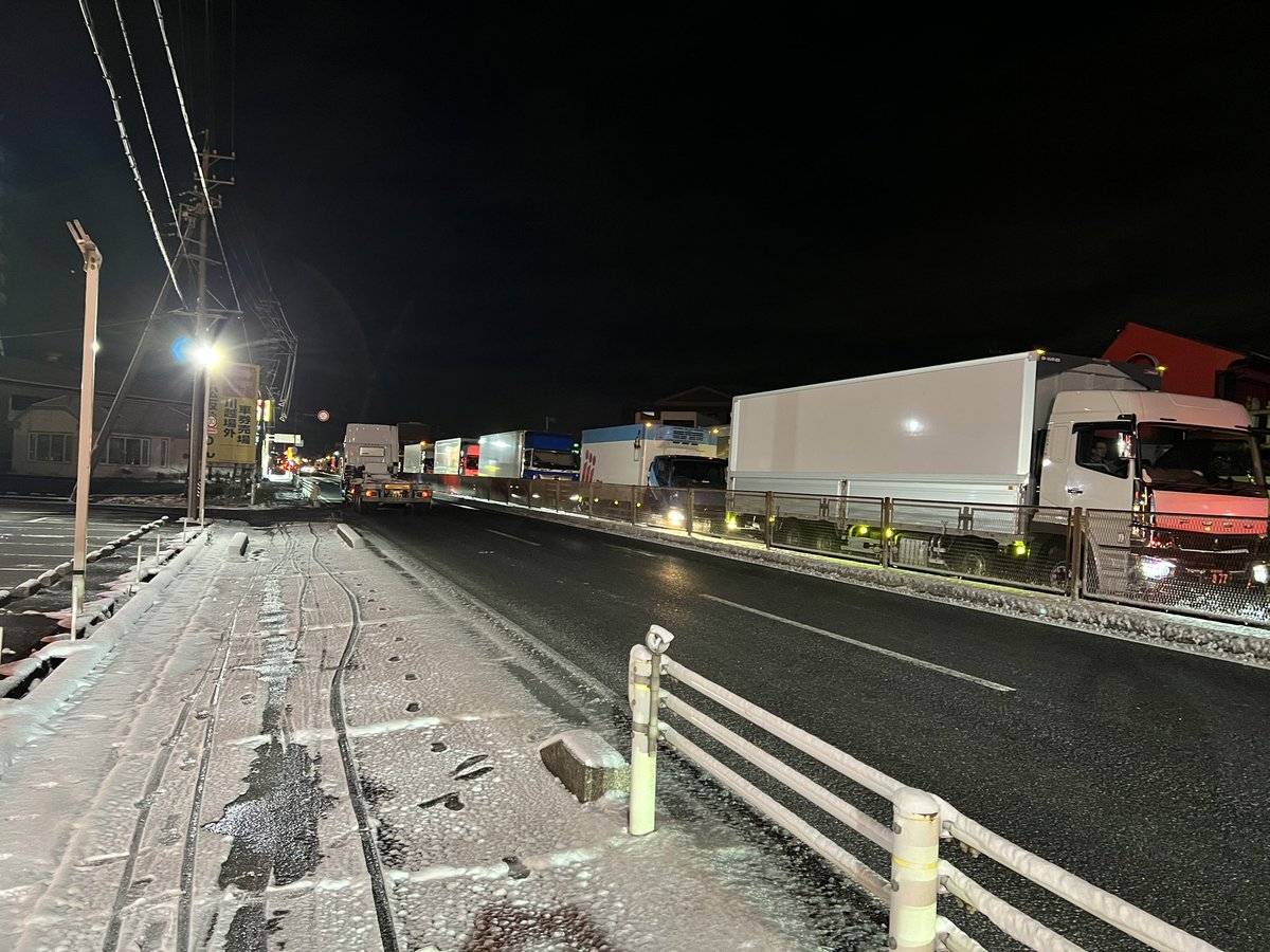 【事故渋滞】国道23号線 三重県四日市市付近で渋滞「融雪剤散布と橋凍結の戦い ノーマルタイヤの僕ら」まとめのカテゴリ一覧まとめまとめについて関連サイト一覧