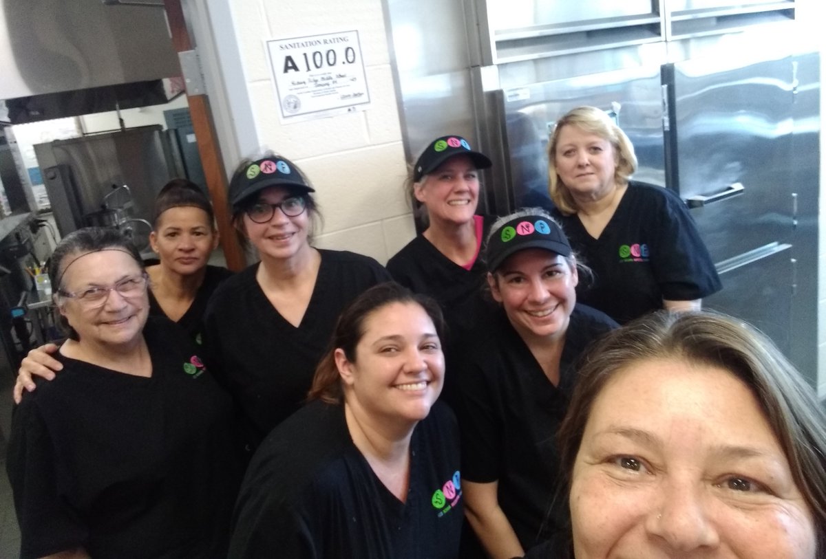 Shout out to the Café Crew <a href="/hickoryridgemid/">Hickory Ridge Middle School</a> for scoring 💯% on their health inspection❗ Great work, team! 👏🏼