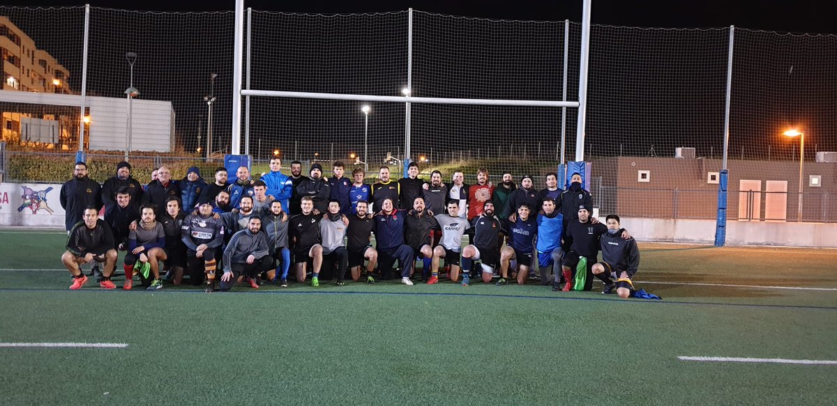 filo_rugby_2019's tweet photo. Este lunes #FiloMASC ha tenido la suerte de tener como entrenador a Santiago Santos, seleccionador nacional masculino de Rugby XV y antiguo jugador de Filosofía y Letras RC.

Fue un honor contar con su inestimable ayuda y experiencia.

#AúpaFilo

@DeporteGetafe https://t.co/elzNsKjufP