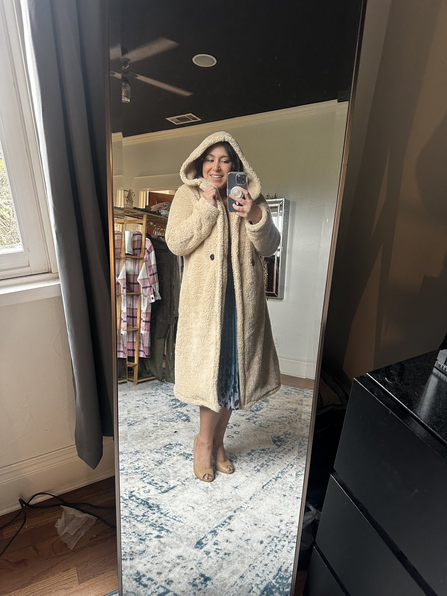 DownWithDS's tweet photo. Seriously OBSESSED with this #teddybear coat! It truly goes with everything! #topdowncoaton #fashion @PrettyGarden__ #FoundItOnAmazon #amazonfinds #WinterIsComing #WinterVibes 🥶

https://t.co/fW7Bk3sp44 https://t.co/GUSioUbC0D