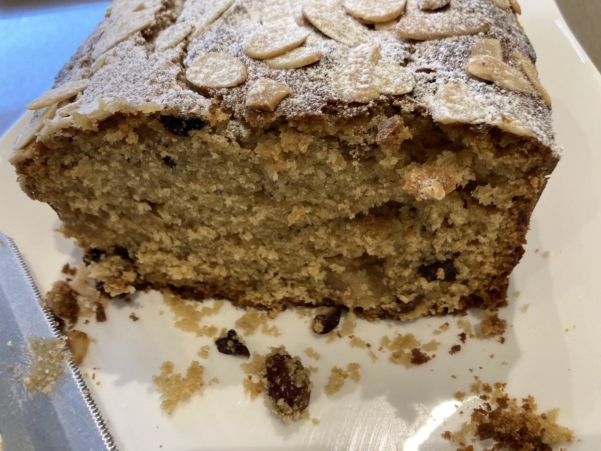 LouBcakes's tweet image. Using up a few #festive #leftovers today! This is #mincemeat &amp;amp; #marzipan loaf #cake Really tasty!
