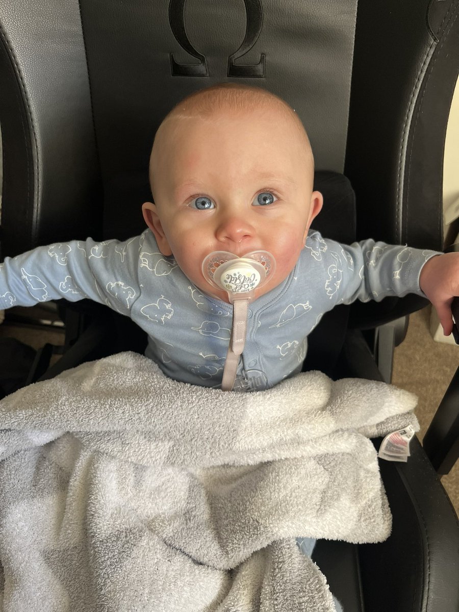 Loves he’s daddy’s gaming chair <a href="/Boncaii_/">Boncaii</a> god help me,do I have another gamer on my hands🤣