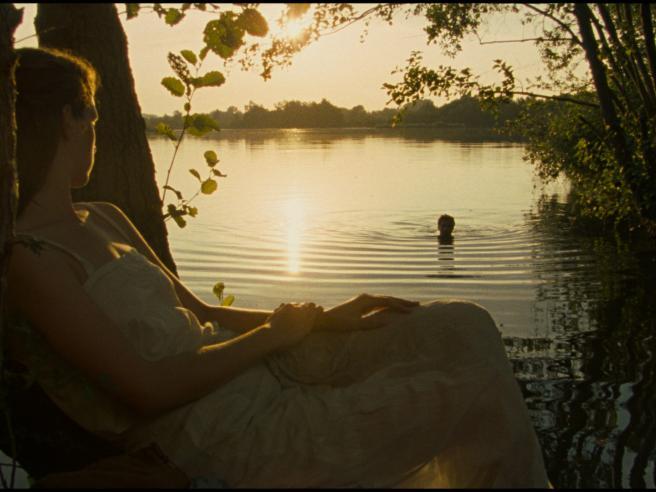 #LeVeleScarlatte, il nuovo film di Pietro Marcello. Ne ho scritto <a href="/minimaetmoralia/">minima&moralia</a>
minimaetmoralia.it/wp/cinema/le-v…