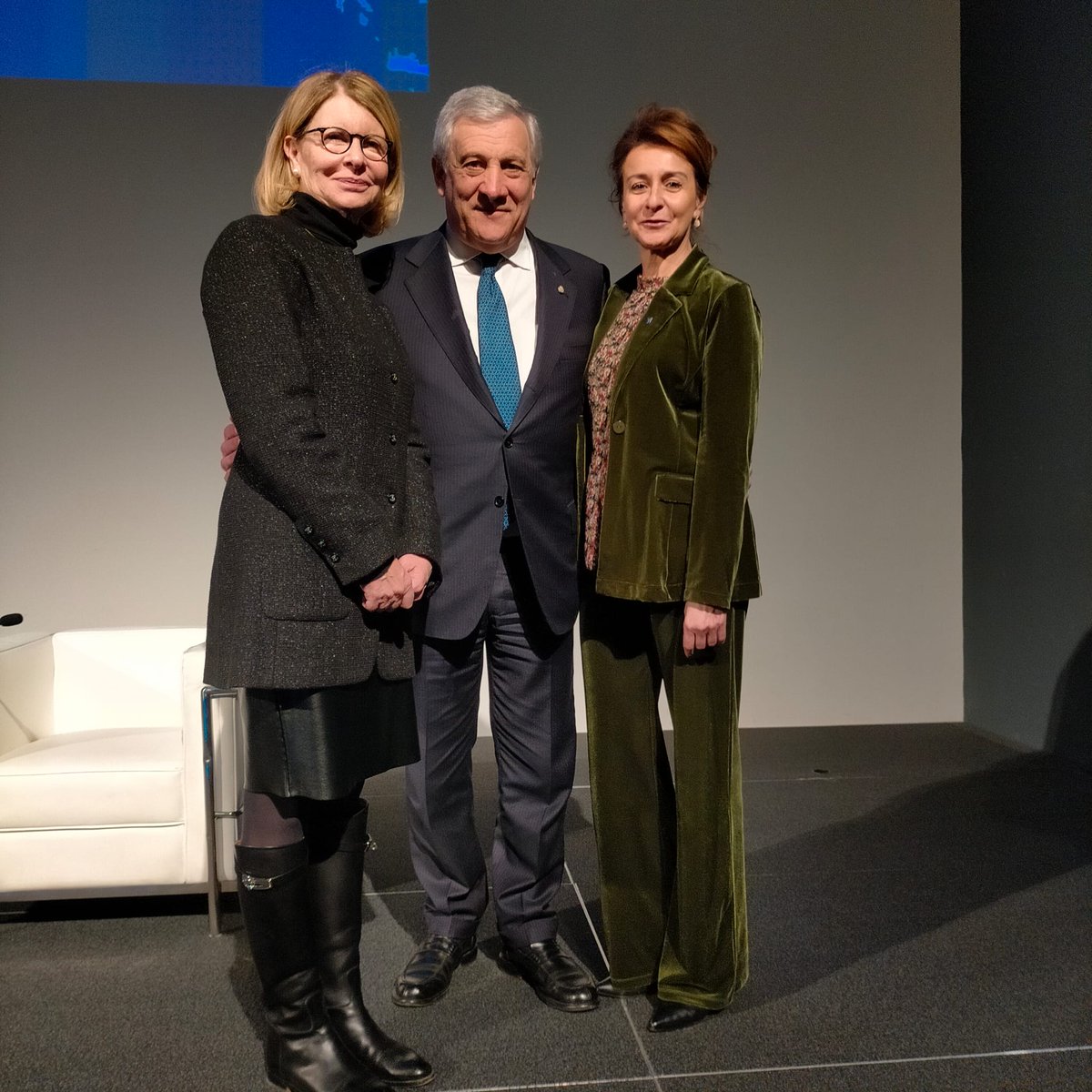 ForzaFvg's tweet photo. ✅️ @piccinmara: Balcani, grande occasione anche per le nostre imprese.

🔷️ Inserimento in #UE non può prescindere da una crescita infrastrutturale sia viaria che digitale. 

#ForzaItalia 
#Berlusconi

https://t.co/b9zCrzV9mm https://t.co/qaRrFxKVuM