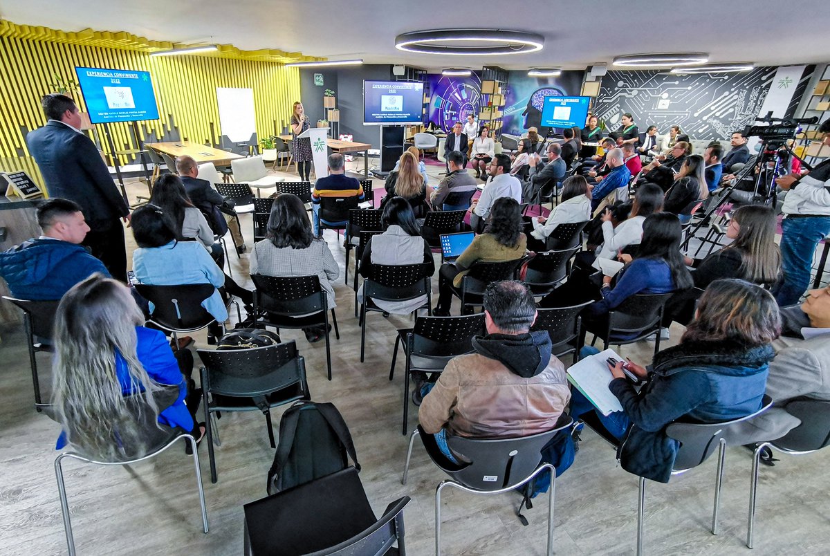 SENAComunica's tweet photo. 📍#AEstaHora se realiza el lanzamiento de la Convocatoria Formación Continua Especializada 2023. Empresas aportantes de parafiscales al SENA pueden presentar proyectos de formación a la medida de sus necesidades. Evento #EnVivo, aquí 👉https://t.co/G78Q2M6Tqw #SENAConLasEmpresas https://t.co/Gm0ZRRUsrr