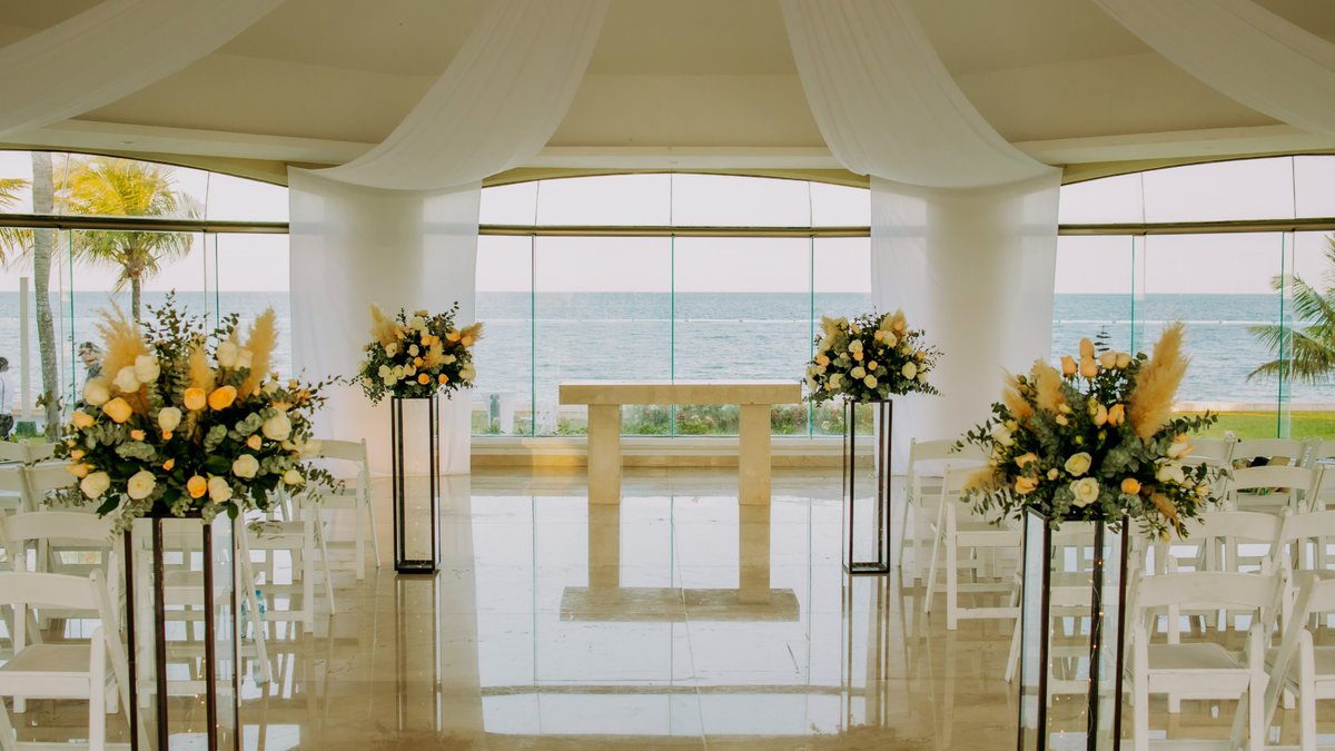 PRWeddings's tweet photo. 1 stunning location, 3 dreamy set ups. Which would you choose for your wedding day?✨💖

📸 - @palacememoriesofficial
💐 - Amada by @palaceproductionsofficial
🕍- Evoke by @palaceproductionsofficial

#AllInclusiveDestinationWeddings #CelebrateLove #PalaceResortsWeddings #Ido https://t.co/qYqdcQKt5O