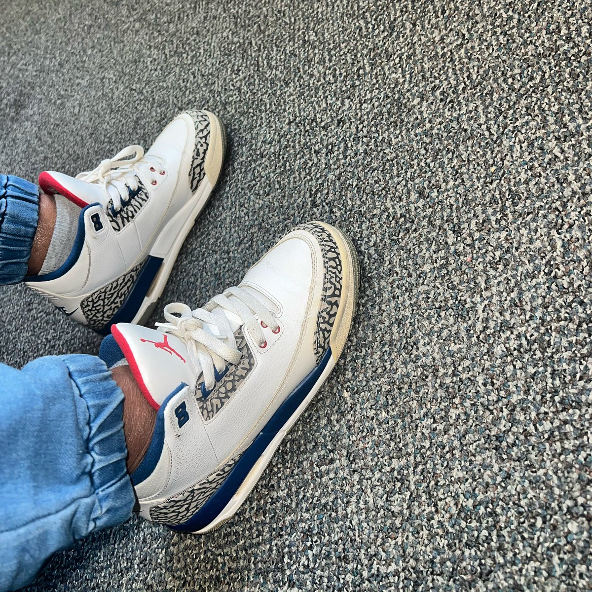 chicksinkicks2's tweet photo. What’s on your feet today? Wednesday edition. #chicksinkicks2 #trueblue3s https://t.co/0lLQd1KuGb