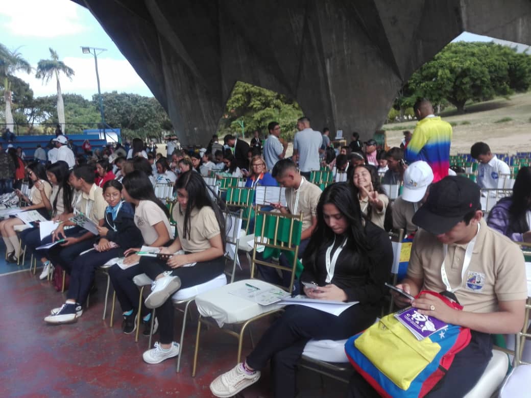#Ahora desde la cuna libertaria #Caracas voceros OBE-FEVEEM de los 24 estados del país asisten   "1er encuentro de ecosocialismo contra el cambio climático"
¡No tratemos de cambiar el clima, cambiemos el sistema! #BastaDeBloqueoCriminal
<a href="/NicolasMaduro/">Nicolás Maduro</a> <a href="/JuventudPSUV/">Juventud PSUV</a> <a href="/MPPEDUCACION/">MPPEDUCACION</a>