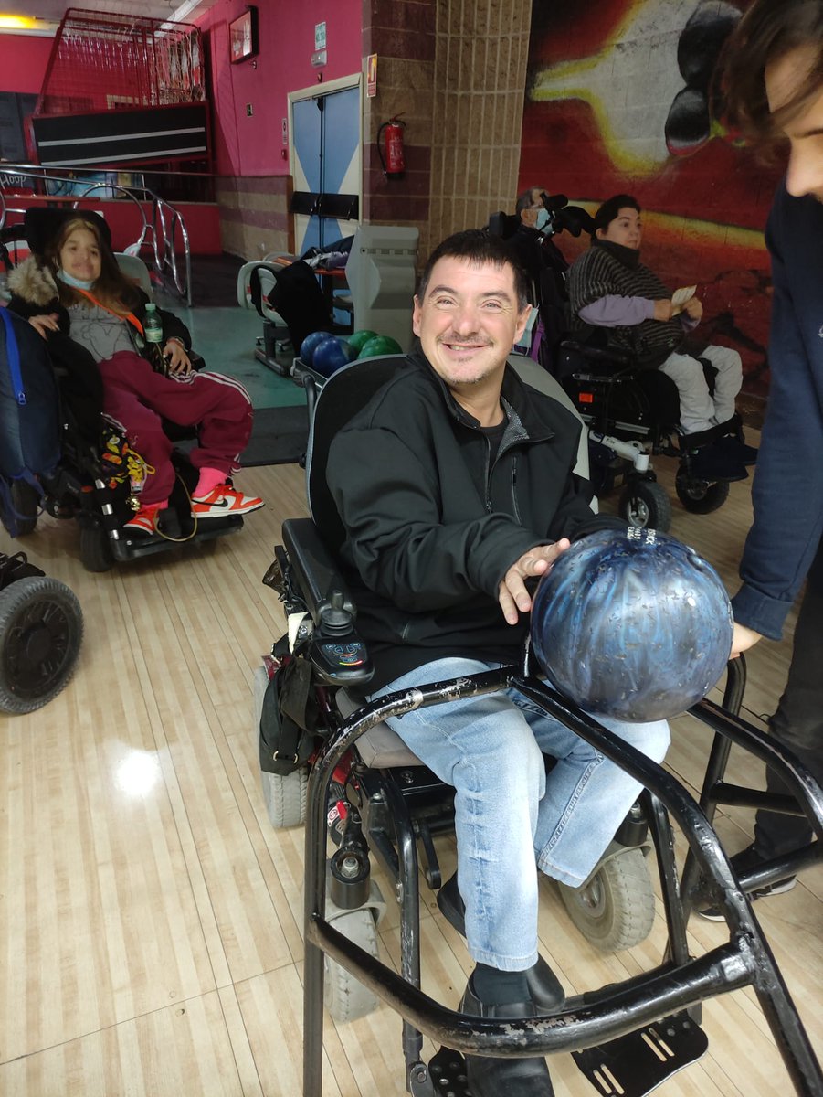 Masnatur's tweet photo. Este pasado domingo disfrutamos de una actividad que nunca habíamos hecho. ¡BOLERA!
Gracias a #projimoproximo 
#fundaciónmasnatur #voluntariado #paralisiscerebral
#ocioinclusivo #tardedebolos https://t.co/uGpwqD5Ole