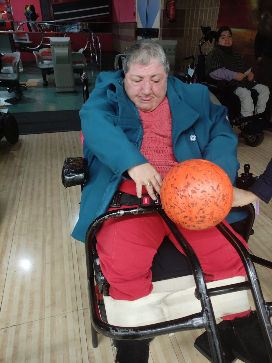 Masnatur's tweet photo. Este pasado domingo disfrutamos de una actividad que nunca habíamos hecho. ¡BOLERA!
Gracias a #projimoproximo 
#fundaciónmasnatur #voluntariado #paralisiscerebral
#ocioinclusivo #tardedebolos https://t.co/uGpwqD5Ole