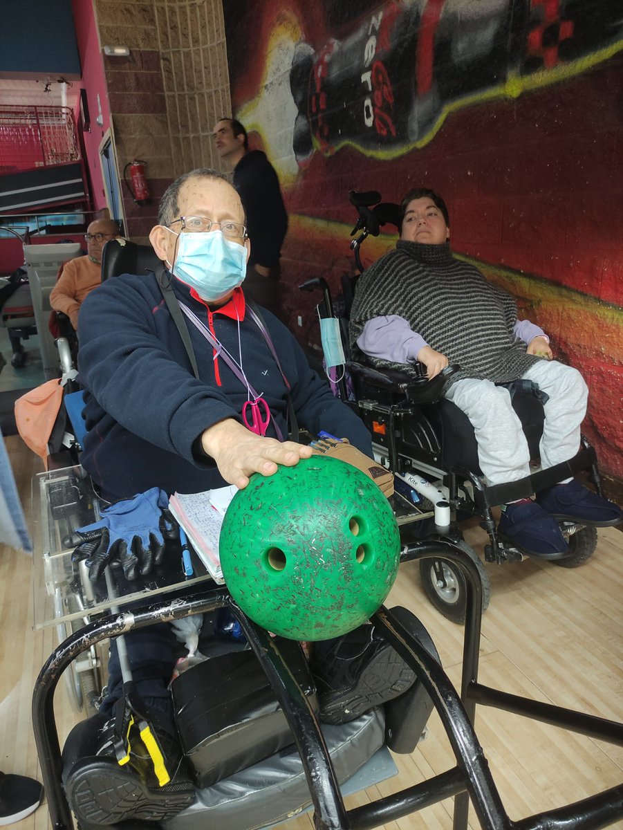Masnatur's tweet photo. Este pasado domingo disfrutamos de una actividad que nunca habíamos hecho. ¡BOLERA!
Gracias a #projimoproximo 
#fundaciónmasnatur #voluntariado #paralisiscerebral
#ocioinclusivo #tardedebolos https://t.co/uGpwqD5Ole