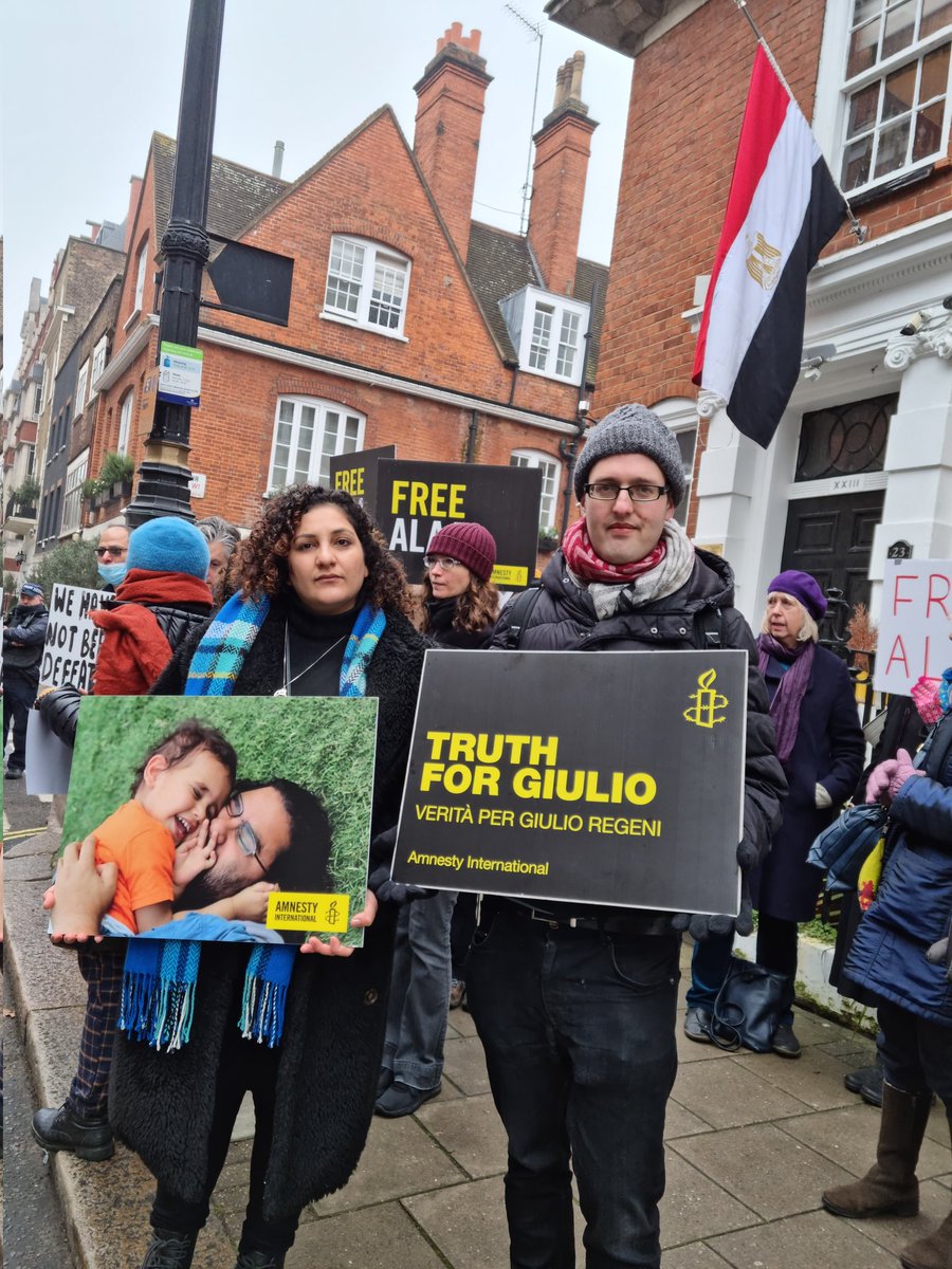 Outside the #Egypt embassy today

Mona @Monasosh sister of #AlaaAbdelfattah and #Daniel friend of #GiulioRegeni

#Jan25
#JusticeForGiulio
#FreeAlaa