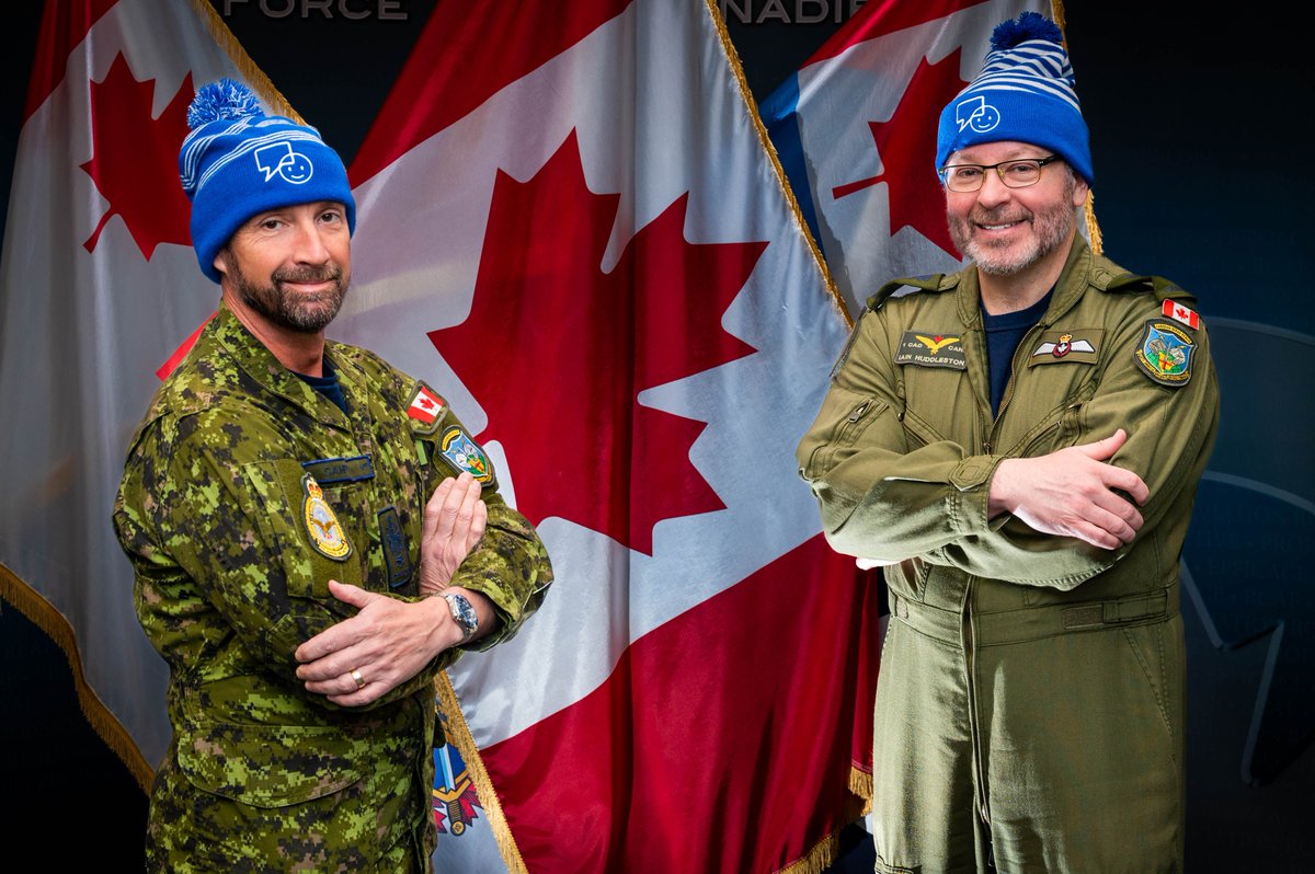 On this #BellLetsTalk day the #RCAFOperations Command Team encourages @RCAF_ARC and #DefenceTeam members to nurture personal well-being and help create positive change by engaging in conversations about mental health to fight stigma. #keeptheconversationgoing