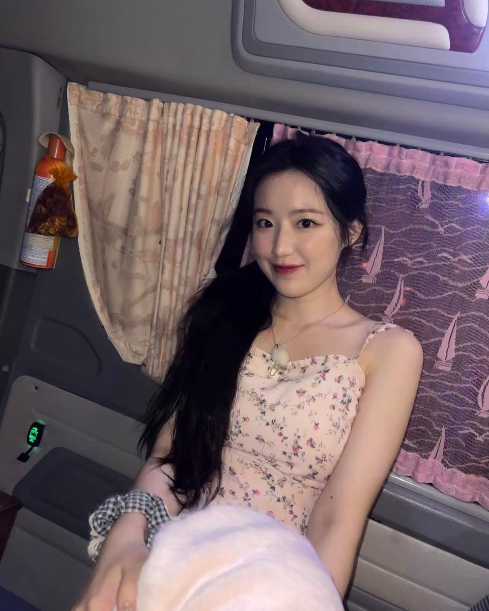 idle_chile's tweet photo. [ #SHUGRAM | 230125 ] 💋 

📸 Nueva publicación de Shuhua en Instagram. (1/3)

"Miss 😌"
_
📎: https://t.co/HKqsK6mR1J
[ maru🐁 ]
—
#GIDLE #MIYEON #MINNIE #SOOJIN #SOYEON #YUQI #SHUHUA https://t.co/idQudAOfHU