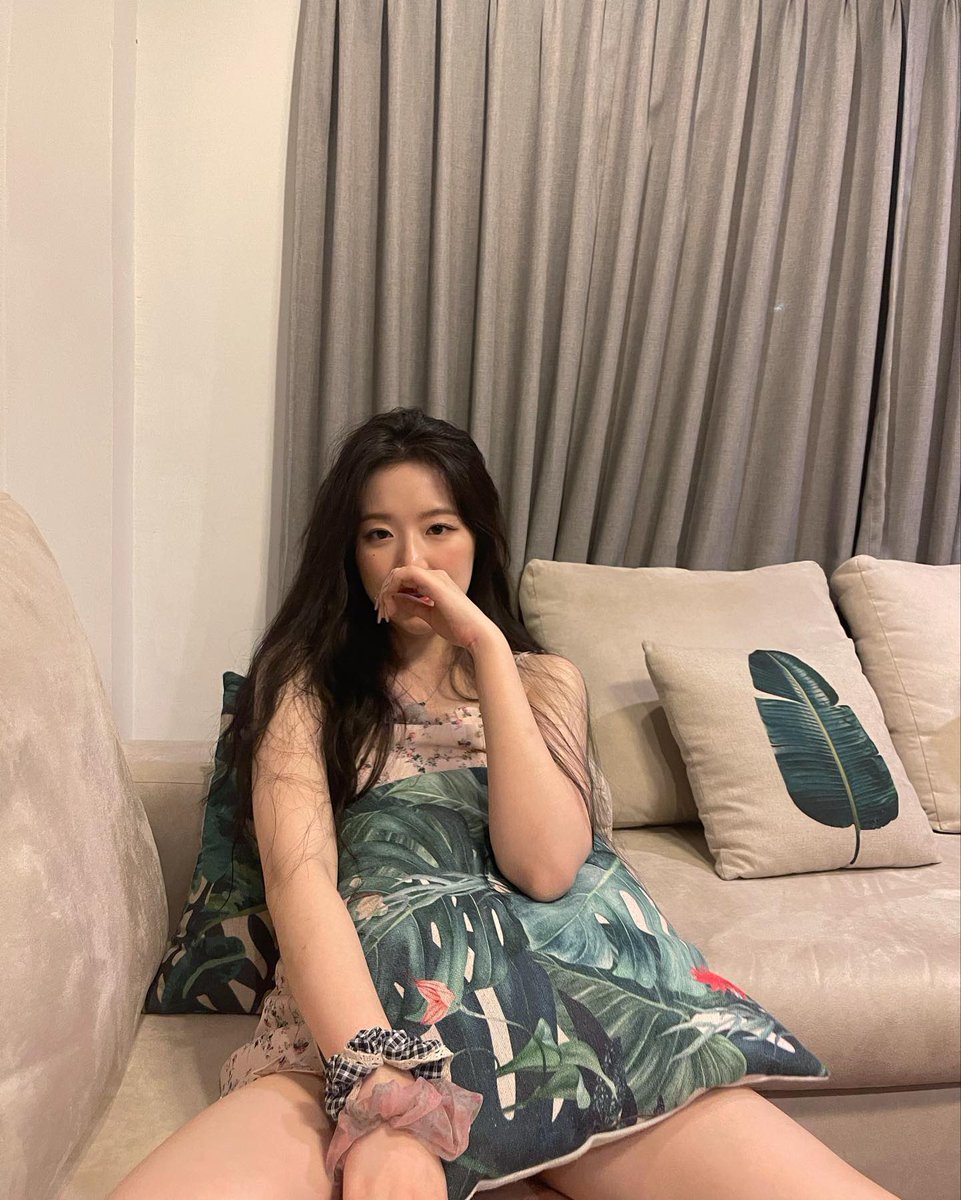 idle_chile's tweet photo. [ #SHUGRAM | 230125 ] 💋 

📸 Nueva publicación de Shuhua en Instagram. (1/3)

"Miss 😌"
_
📎: https://t.co/HKqsK6mR1J
[ maru🐁 ]
—
#GIDLE #MIYEON #MINNIE #SOOJIN #SOYEON #YUQI #SHUHUA https://t.co/idQudAOfHU