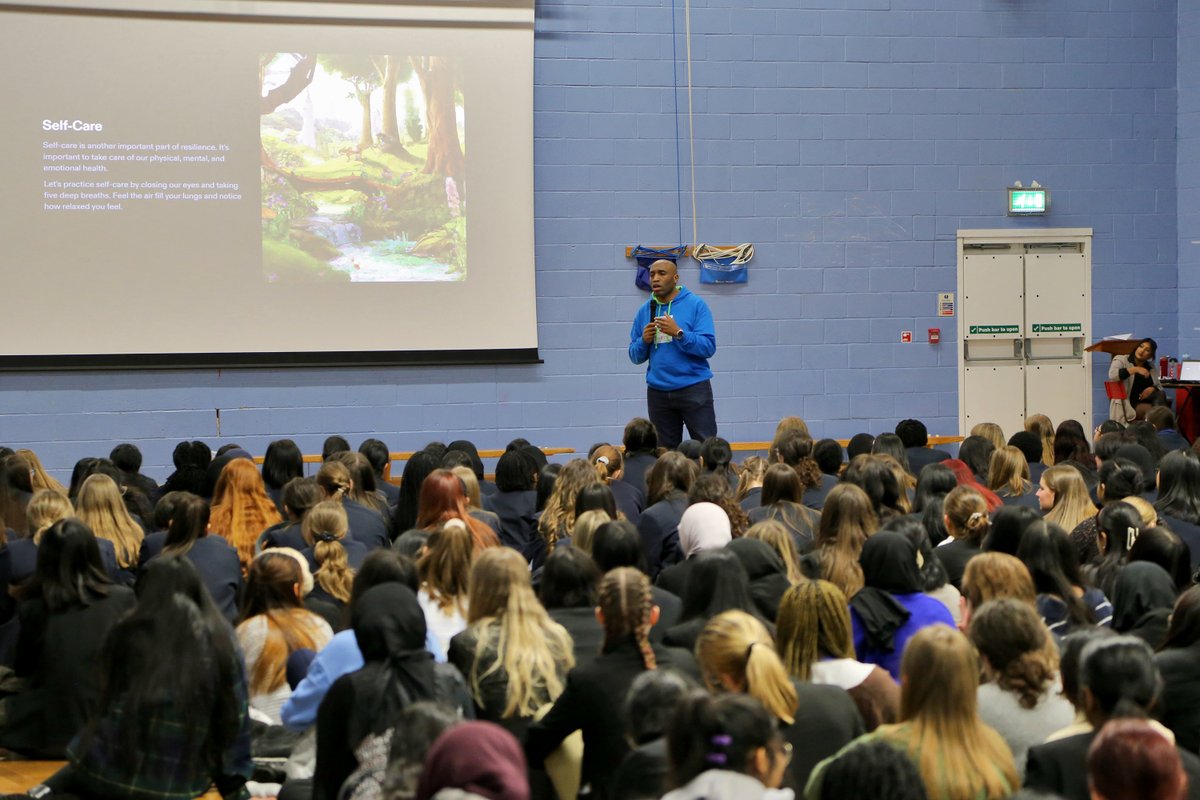 suttcold's tweet photo. Rounding off our third day of Wellbeing Week, this afternoon our Year 11, 12 and 13 were joined by @EmergeandLead and @belindakaurs_ for an inspiring talk about Resilience and Gratitude.

Thank you so much for coming in today 💖 https://t.co/PhnJvWoAnY