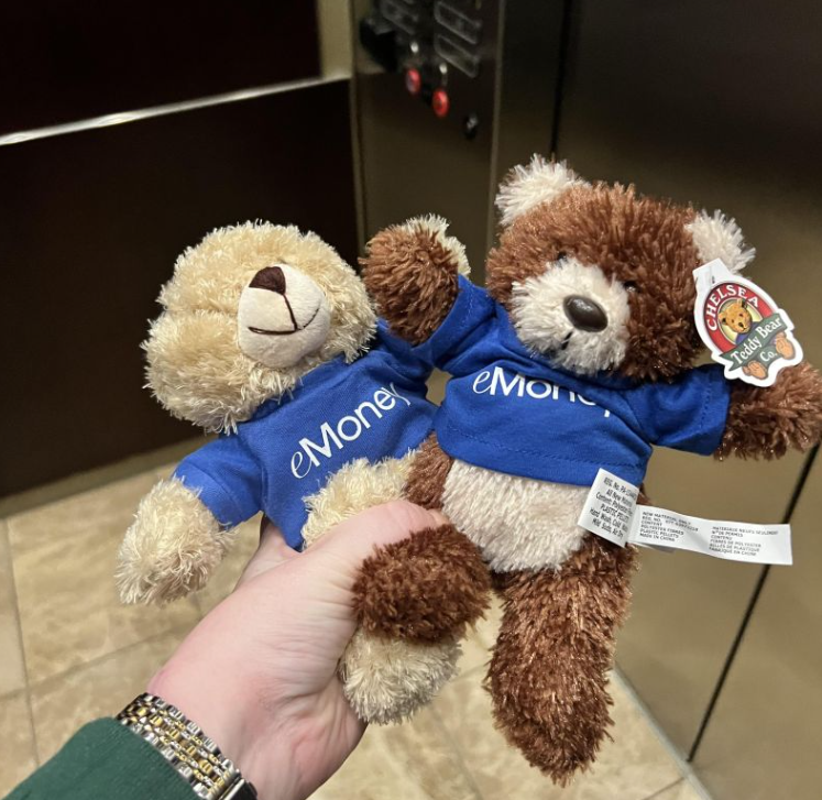 👀 Spotted at the 2023 National Advisor Meeting in Dallas, #NAM2023! @MarinerWealth  📷 via @natalie_haggard 

🥰 We are thrilled that the eMoney bears have found their forever homes. 

🙌 We look forward to connecting with our old and new friends at the next in-person event.