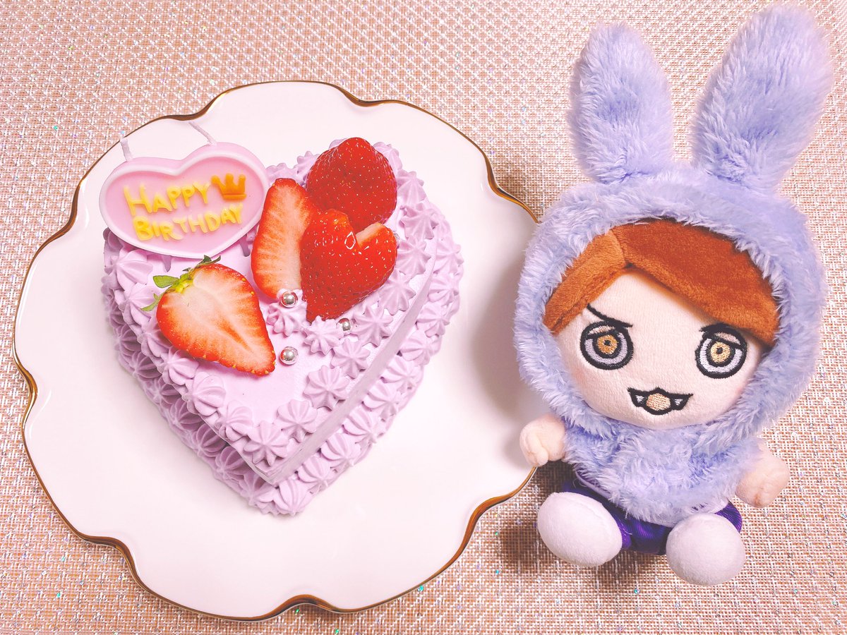 村上信五さん41歳のお誕生日おめでとうございます💜🎉🍾
今年は村上さんの為にハート型のケーキを作りました🥳
メンバーと一緒に、楽しく健やかに笑顔の絶えない一年を過ごせますように🙏🏻✨
生まれてきてくれて本当にありがとうございます😭大好きです💜
#村上信五誕生祭
#村上信五誕生祭2023