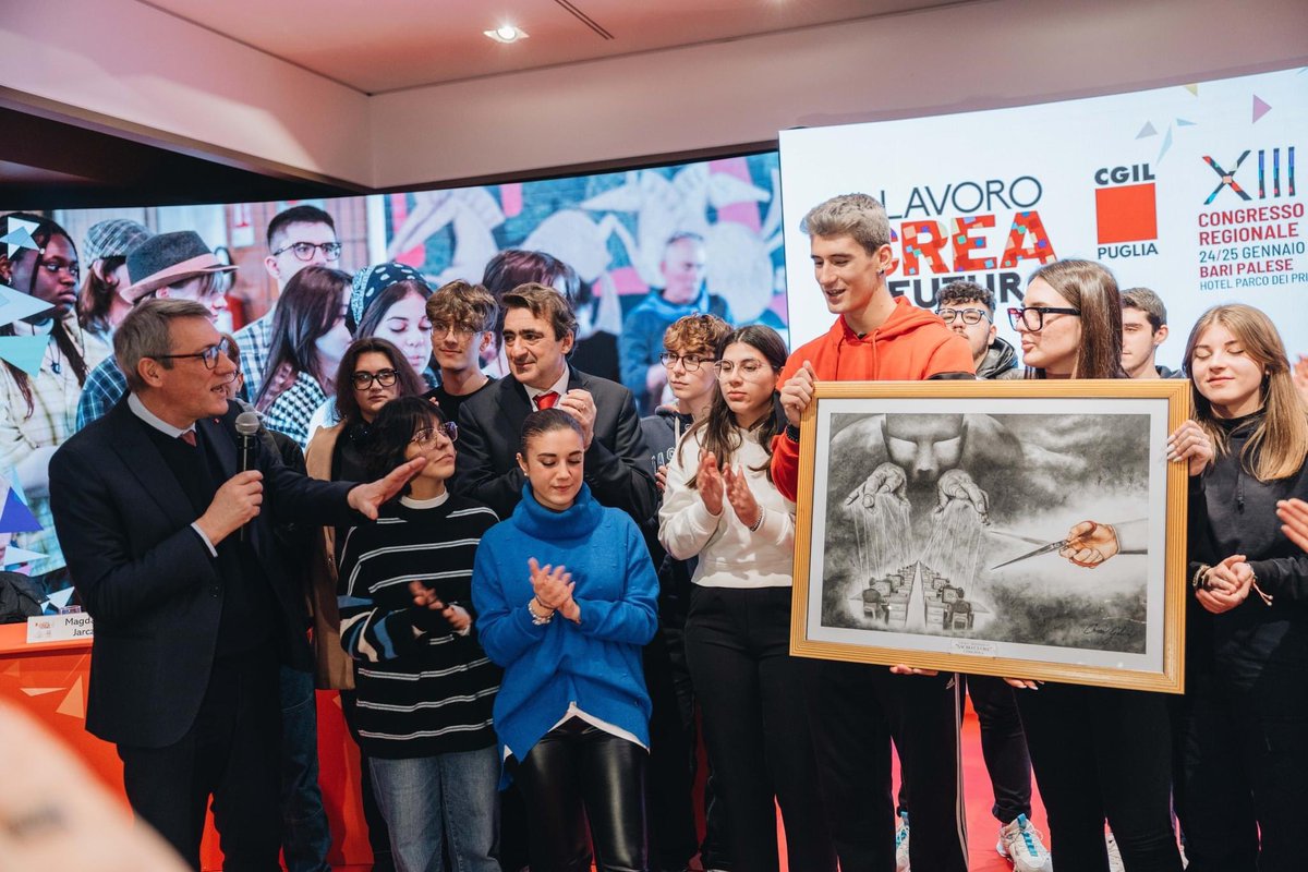 GesmundoPino's tweet photo. Con gli interventi di @RaffaeleFitto @profgviesti @loredanacapone Sabina De Luca, degli studenti di Cerignola insieme al Segretario Generale della @cgilnazionale Maurizio Landini e di delegati e delegate continuano i lavori del Congresso della @cgilpuglia https://t.co/8eDEhhvmMg