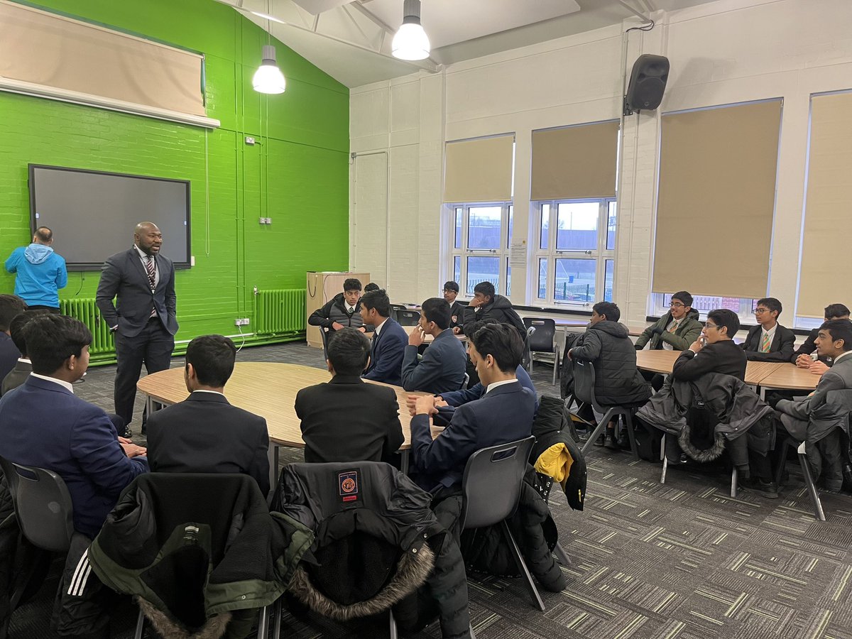 CHSBHumanities's tweet photo. A huge thank you to @Fest4BedsPCC coming in today to speak to some of our aspiring policemen and politicians of the future! @ChallneyBoys the boys felt inspired by your story and career https://t.co/4zAws5cvAC