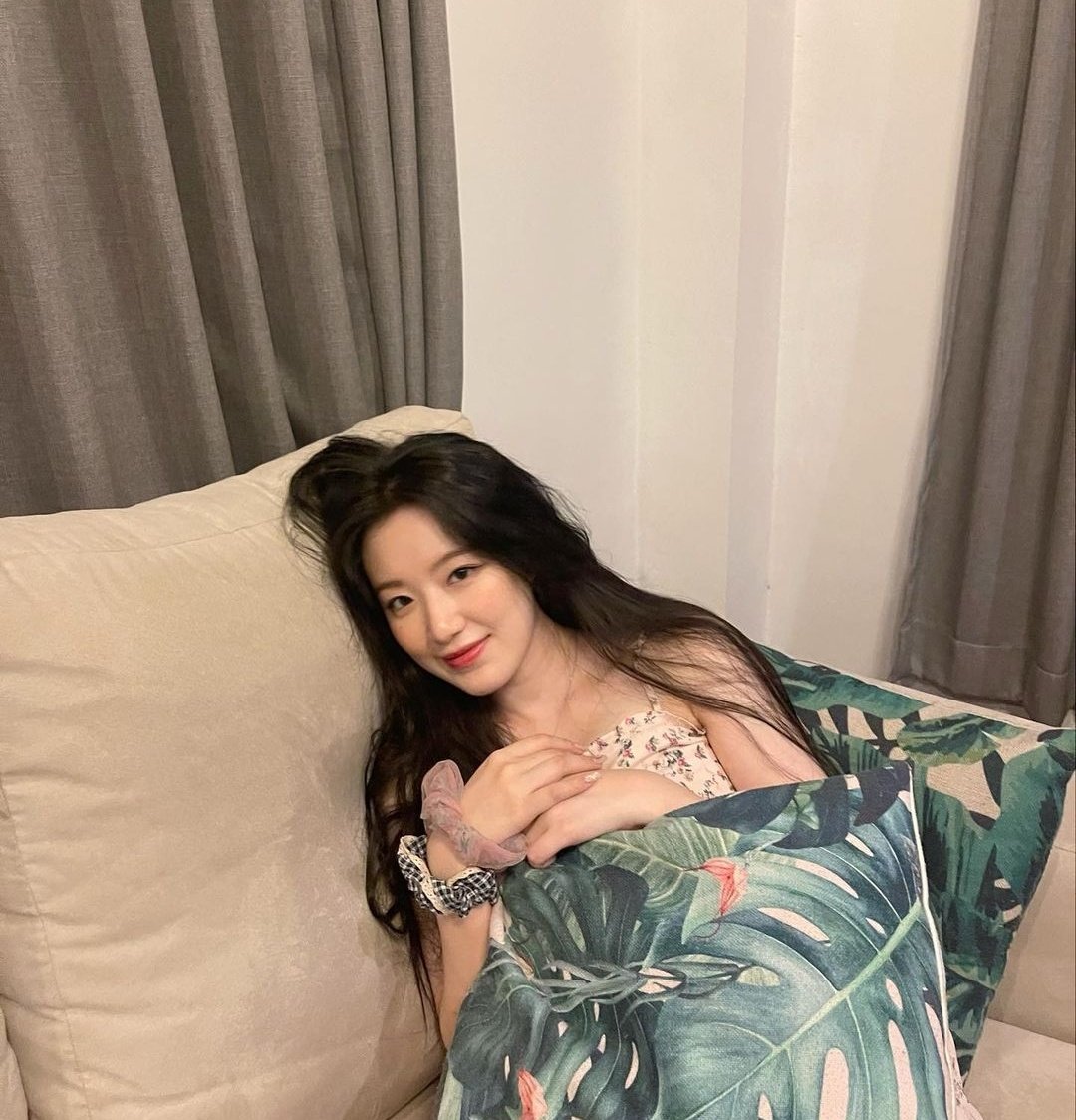 idle_chile's tweet photo. [ #SHUGRAM | 230125 ] 💋 

📸 Nueva publicación de Shuhua en Instagram. (3/3)

"Miss 😌"
_
📎: https://t.co/HKqsK6mR1J
[ maru🐁 ]
—
#GIDLE #MIYEON #MINNIE #SOOJIN #SOYEON #YUQI #SHUHUA https://t.co/XG325Y7wAX