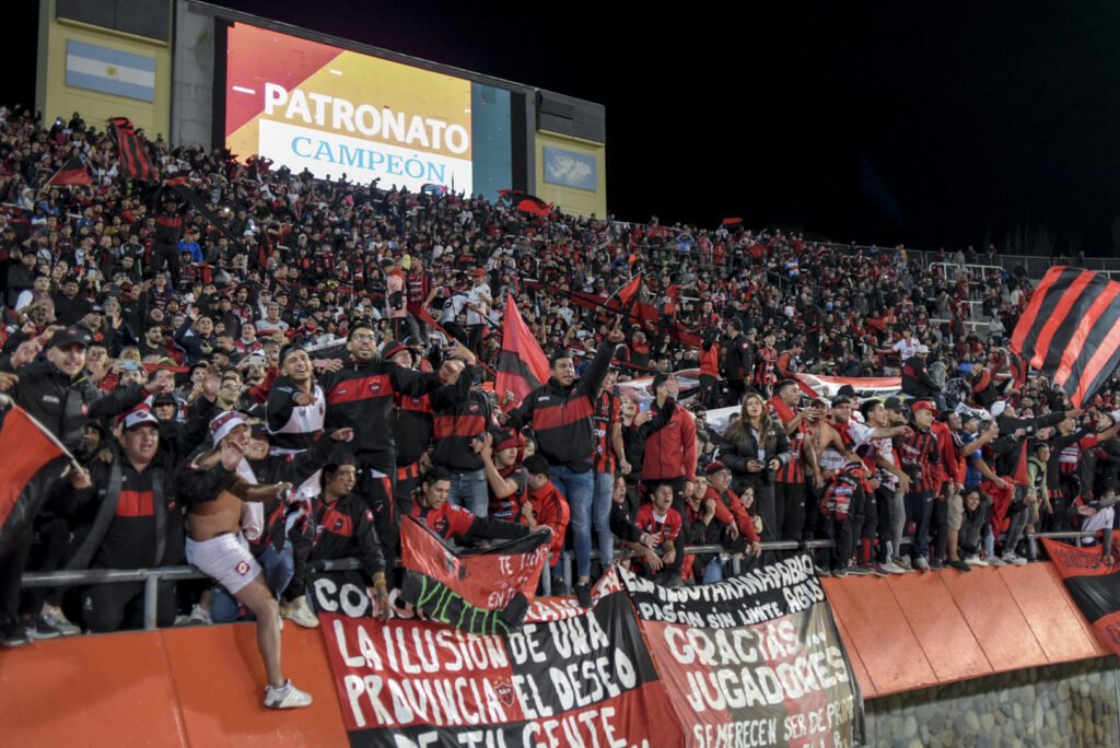 datapatringa's tweet photo. 📕 #DataPatringa cumple 2⃣ años acompañando con datos y estadísticas a #Patronato, el único campeón de la provincia de Entre Ríos

¡Gracias por bancar!⭐️ https://t.co/SDoyUA84Nq