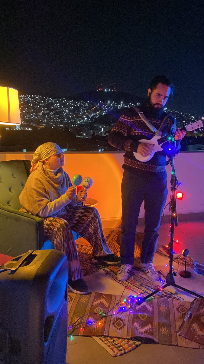 celebramos nuestra fiesta de aniversario el fin pasado 🤍 

mucha música, mucha poesía, mucha bella airosa 🌬

graxias totales ✨
