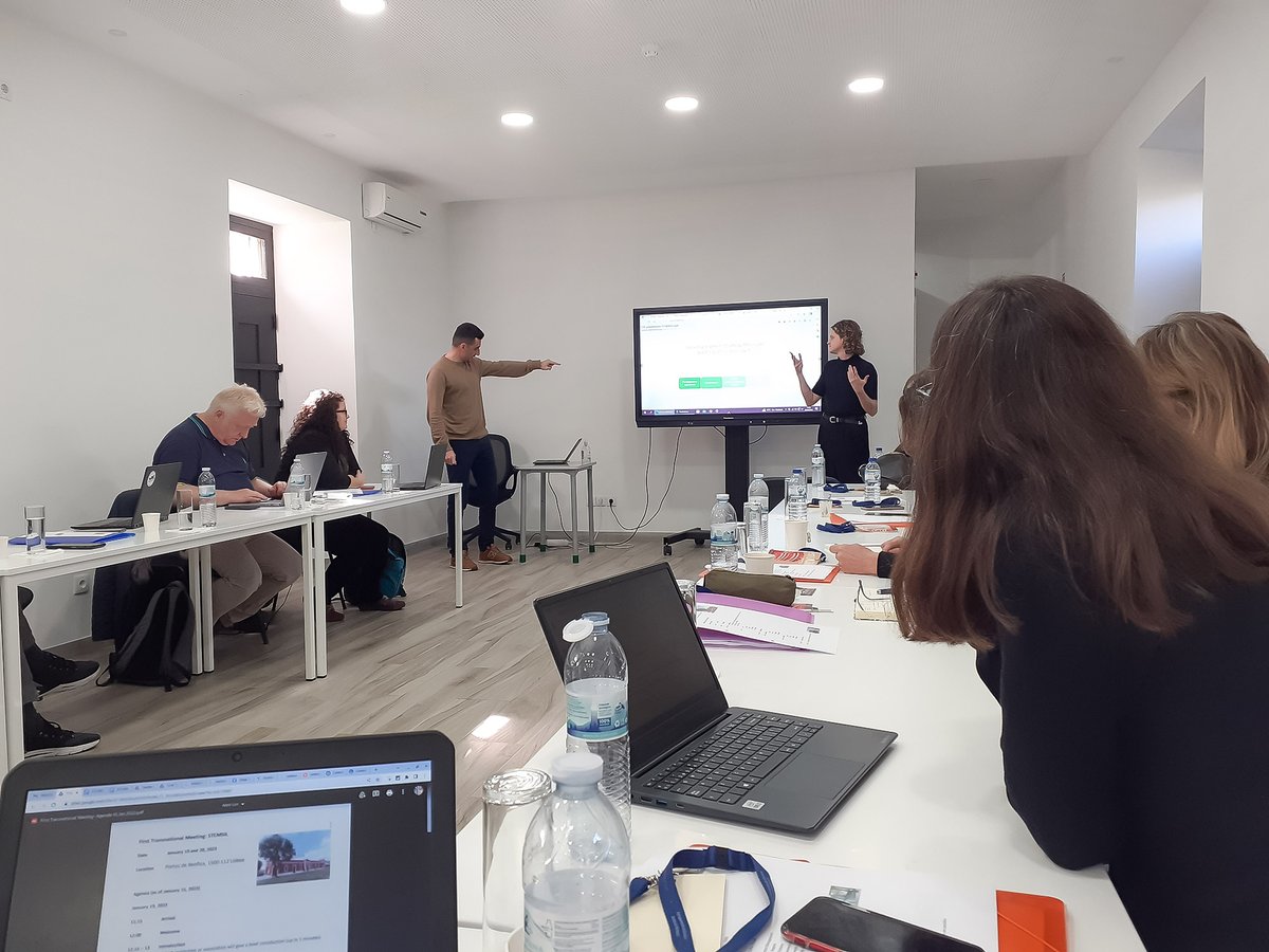 ColegioGaudem's tweet photo. Hemos comenzado a participar en un nuevo proyecto europeo #ErasmusPlus llamado #STEMSIL 🇪🇺 Para mejorar la metodología de #enseñanza de las asignaturas STEM (Ciencia, Tecnología, Ingeniería y Matemáticas) para el alumnado sordo 😊

#ColegioGaudem > #UnProyectoSingular en #Barajas https://t.co/I2gFQGMhyl