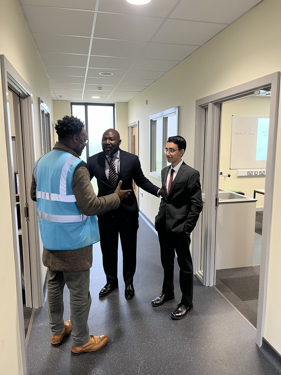 CHSBHumanities's tweet photo. And thank you again the time you spent visiting our Renaissance unit and seeing all the fantastic work the students, Mr Morris, Ms Gardener and Mr Ramsay do there! @ChallneyBoys @Fest4BedsPCC https://t.co/WNkD1upfPI