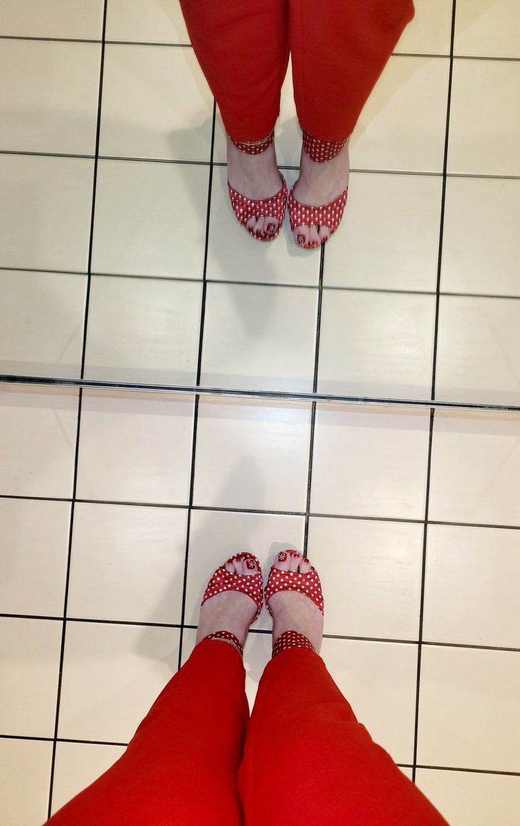 Toetal_solemate's tweet photo. Enjoy wedge Wednesday 😉
#Wednesdayfeet #wedgewednesday #cuteshoes #feet #sidewrinkles https://t.co/37fv54TxaS