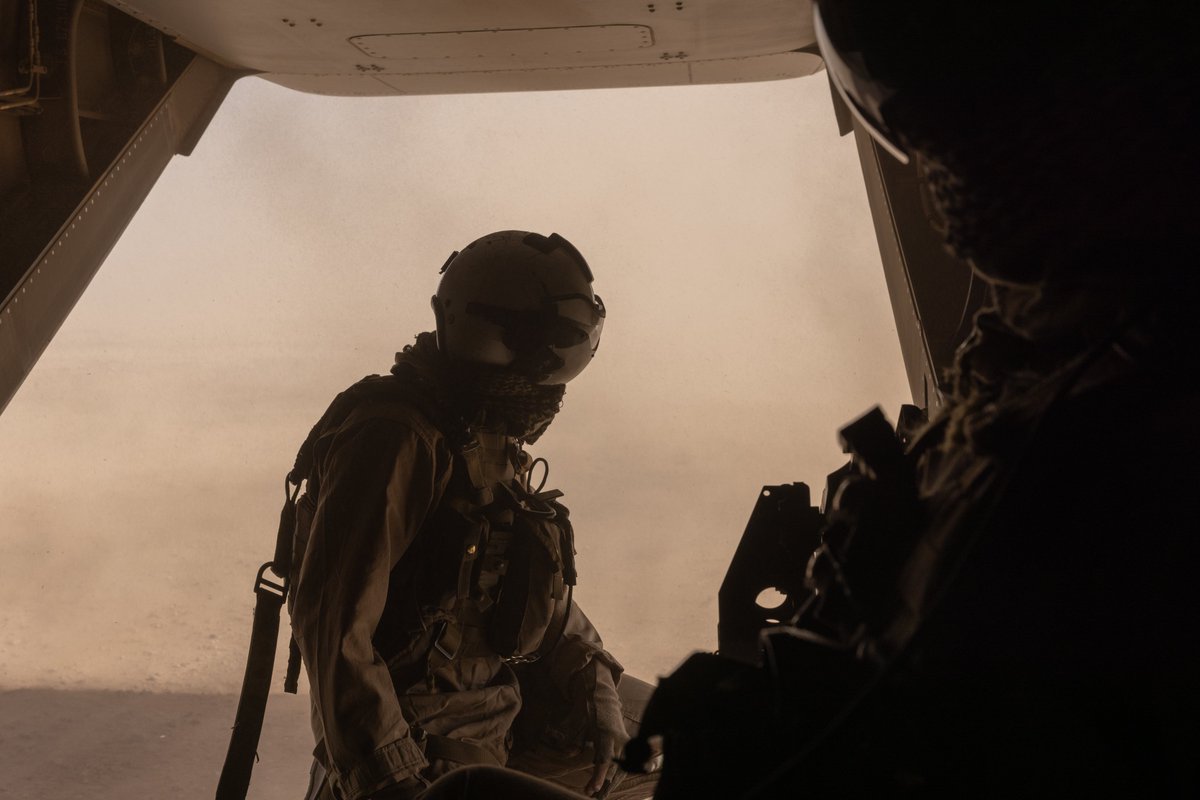 MARFORCOM's tweet photo. #Marines w/ @2nd_MAW conduct reduced-visibility landing #training near @yuma_mcas, AZ. VMM-261 trained to support Marine ground units for #operations around the globe.
(#USMC photos by Lance Cpl. Orlanys Diaz Figueroa)
#EveryDomain #MarineAviation #Aviation #HomelandDefense https://t.co/fbbd8a4ixx